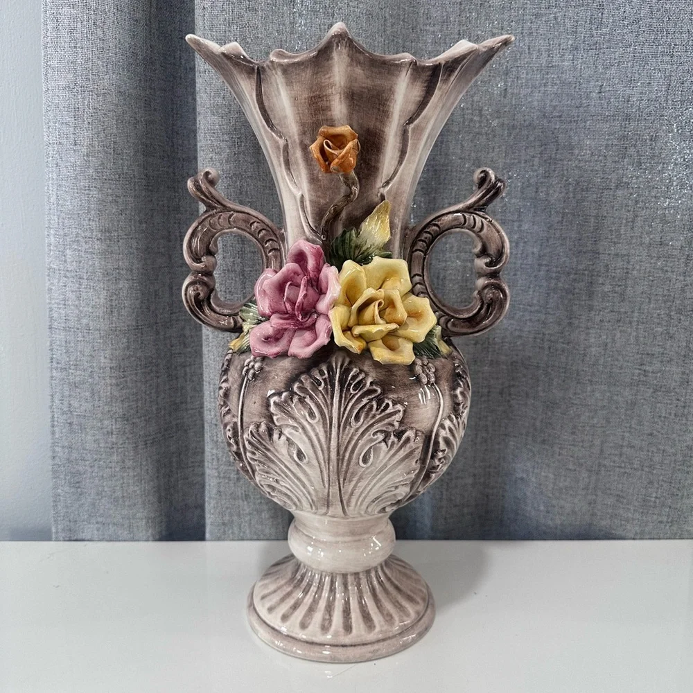 Capodimonte elegant Floral  Vase with Pink and Yellow flowers. Made in Italy